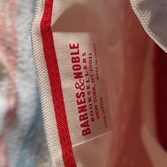 Barnes and Noble - Picture 8 of 8